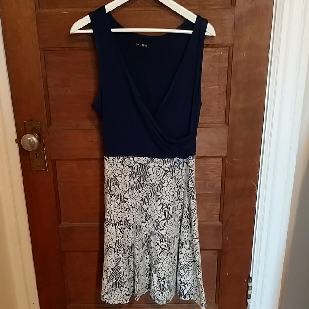 Navy blue dress with embroidered white flowers, L